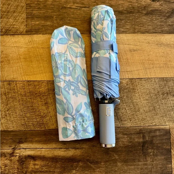 NWT Lilly Pulitzer Blue Floral Umbrella - Picture 5 of 10